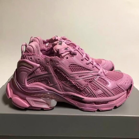 Balenciaga Runner - Picture 1 of 8